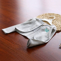 Светло -серая вышивка с длинным рукавом