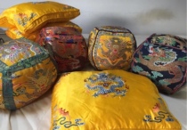 Qingming Palace Greet Hands with Pillows and Golden Dragon Veins of the Forbidden Citys Cixi Jubilee Throne