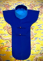 The Qing Dynastys Tongue Collar Clothes and Qing Dynasty Office Undertaking the Qing Palaces Office to Undertake the Pursuit of Qing Miyazu