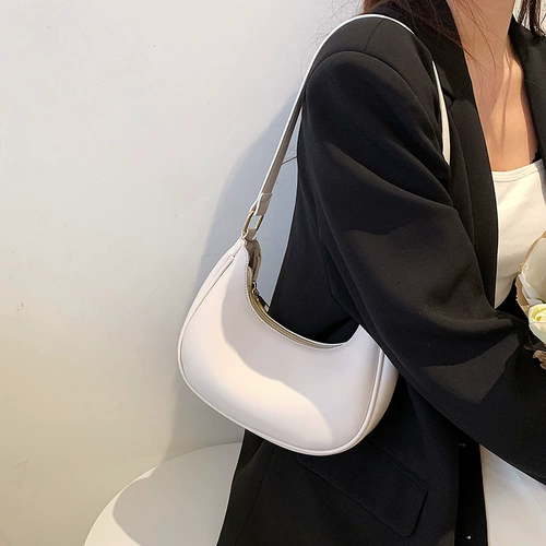 Сумка подмышку, небольшая дизайнерская сумка через плечо, барсетка, изысканный стиль, тренд сезона, коллекция 2023