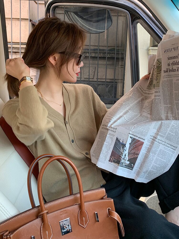 Korean version of the striped solid color V-neck sweater knitted cardigan women's 2021 autumn all-match loose and thin long-sleeved top