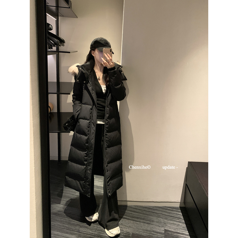 He Chenxi Long down Jacket with Fur Collar, Slightly Cinched Waist, Windproof and Water-Repellent, New Winter Warm Coat for Women