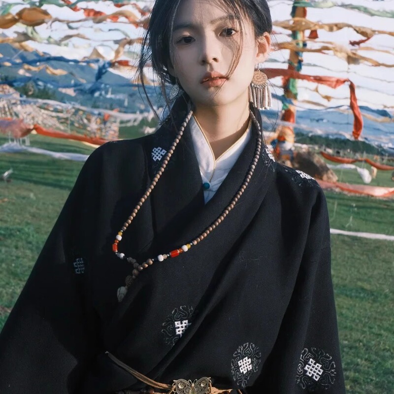 New Tibetan Clothing for Women, Traditional Ethnic Style, Lhasa Embroidery, Tibetan Robe, Tibetan-Style Travel Photography, Tibetan Clothing, Tibetan Robe