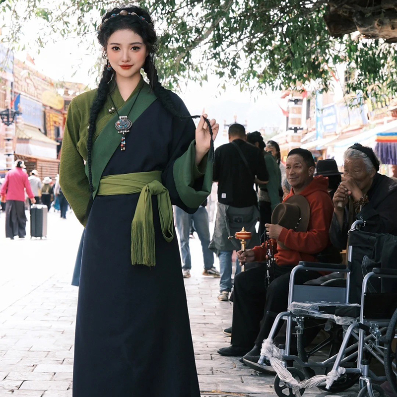 New Tibetan Clothing for Women, Tibetan Ethnic Style, Traditional Tibetan Clothing, Sichuan-Western Tibet Lhasa Travel Photography, Tibetan Clothing and Robe Set