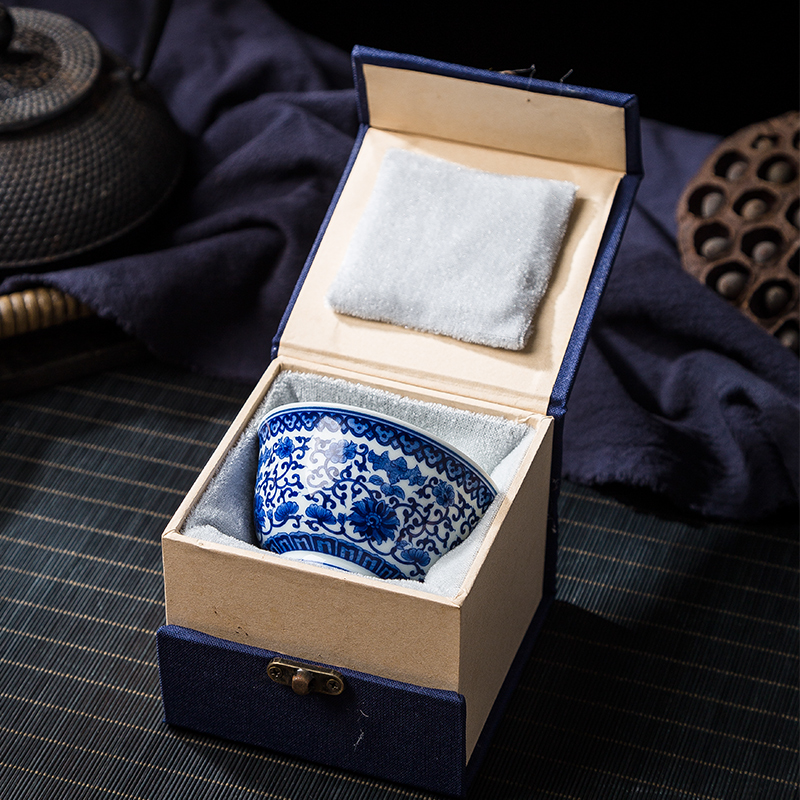 Jingdezhen ceramic masters cup all hand personal of blue and white porcelain cup kung fu small cup bowl hand - made sample tea cup