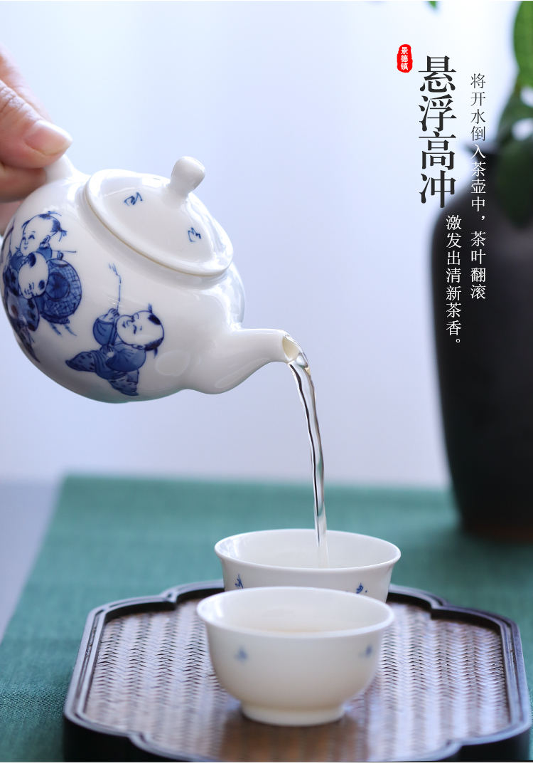 Hand made blue and white porcelain little teapot kung fu tea tea ware jingdezhen ceramics high temperature ceramic household rushed the teapot