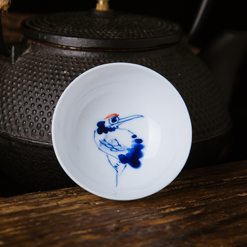 Jingdezhen ceramic hand - made thin foetus kung fu tea sample tea cup bowl is blue and white master cup personal single cup by hand