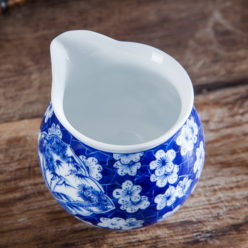 Jingdezhen ceramic fair keller hand - made heavy sample tea cup points tea kungfu tea set fair cup and cup size
