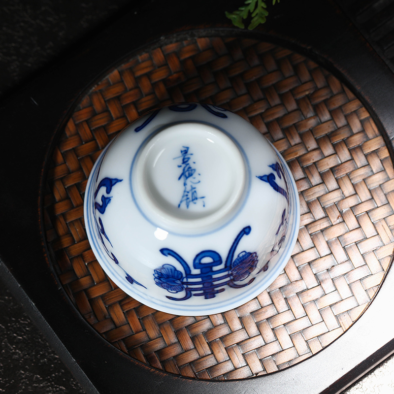 Jingdezhen sample tea cup kung fu tea set blue and white hand - made ceramic cups checking master cup single cup tea cups