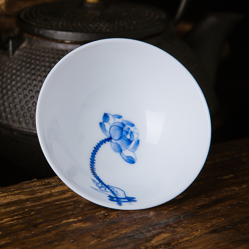 Jingdezhen ceramic large hat cup manual hand - made sample tea cup individual CPU master cup kung fu tea cup
