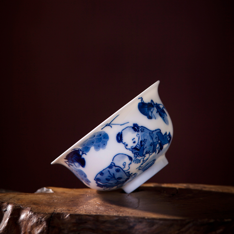 Jingdezhen ceramic hand - made tureen blue - and - white kung fu tea set three to bowl and tea cups, tea table joker