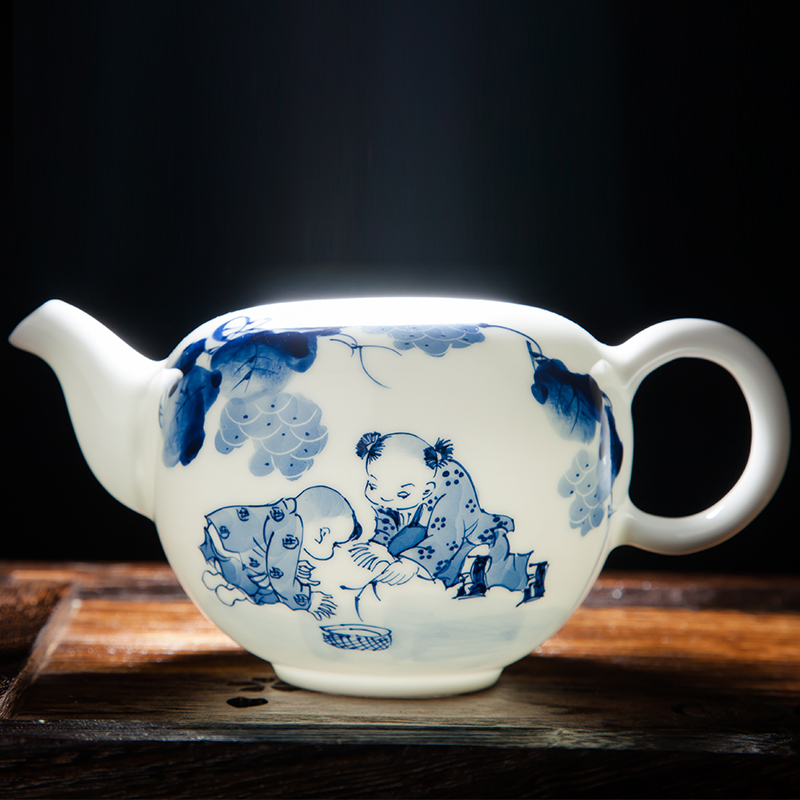 Jingdezhen ceramic teapot hand - made kung fu tea set single pot hand blue and white porcelain tea pu - erh tea kettle package mail