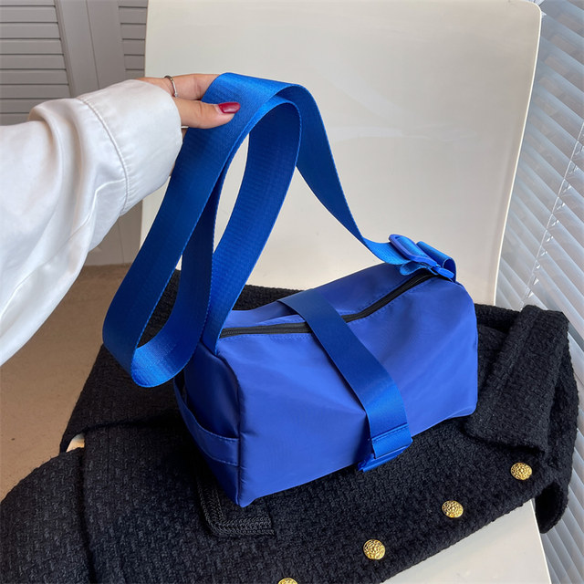 Klein Blue Toast Bag 2024 New Single Shoulder Messenger Bag Nylon Oxford Travel Mens and Women's Sports Fitness Bag Trendy