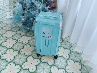 Светлая вода синяя