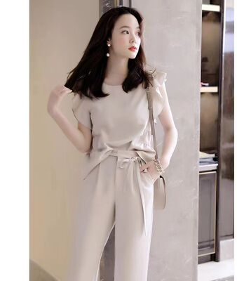 A nude suit with lotus leaf sleeves, a short-sleeved top and eight-leg pants, a cool short-sleeved shirt for summer and small straight-leg pants