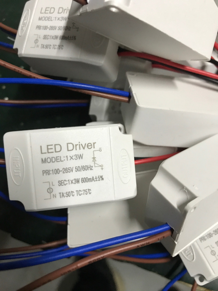 LED driving constant current power supply rectifier ceiling lamp external power supply 1*3W 600-700MA