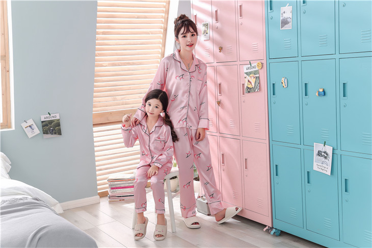 Mẹ và con gái đồ ngủ phần mỏng dài tay mùa hè trẻ em và phụ nữ cộng với phân bón XL chất béo mm200 kg cha mẹ và con dịch vụ nhà phù hợp với đồ bộ mùa hè cho cả gia đình