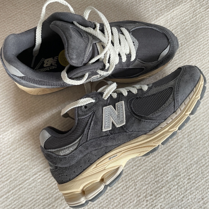 New Balance 2002R Fabric Leather Wear-Resistant Low-Top Casual Running Shoes Gray Carbon Color M2002Rho