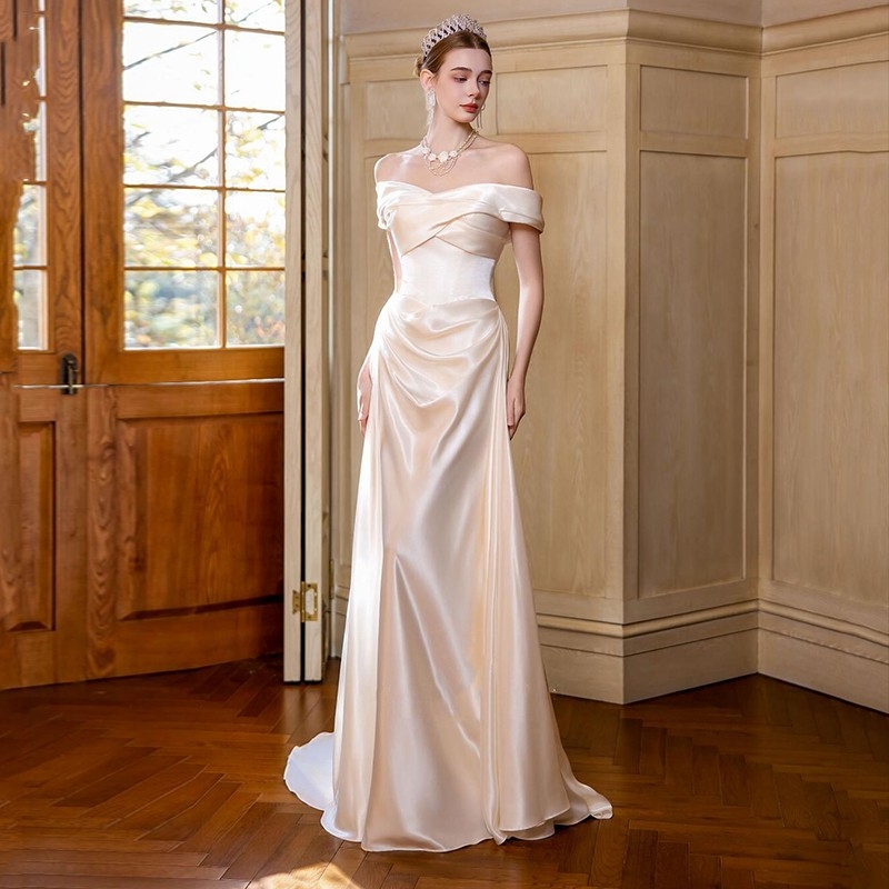 Satin Light Wedding Dress, Off-The-Shoulder, French Style, Simple and High-End, Suitable for Welcoming Guests, Slim Fit, Elegant White Gown with a Train Satin Light Wedding Dress, Off-The-Shoulder, French Style, Simple and High-End, Suitable for Welcoming Guests, Slim Fit, Elegant White Gown with a Train