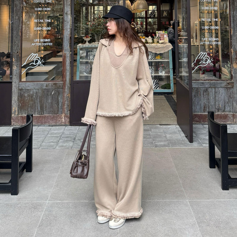 Unique Design and Stylish Outfit for Women, New Spring Fashion with Fringe Edge Design, Sweatshirt, Vest, and Long Pants Three-Piece Set