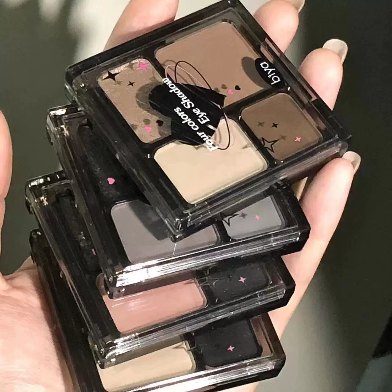 MAKEUP BIYA Bi Ya - холодный - холодный четыре - цветная палетка теней для век с жемчужной матовой текстурой, мерцающая низкая насыщенность, молочно-голубой серый дымчатый макияж