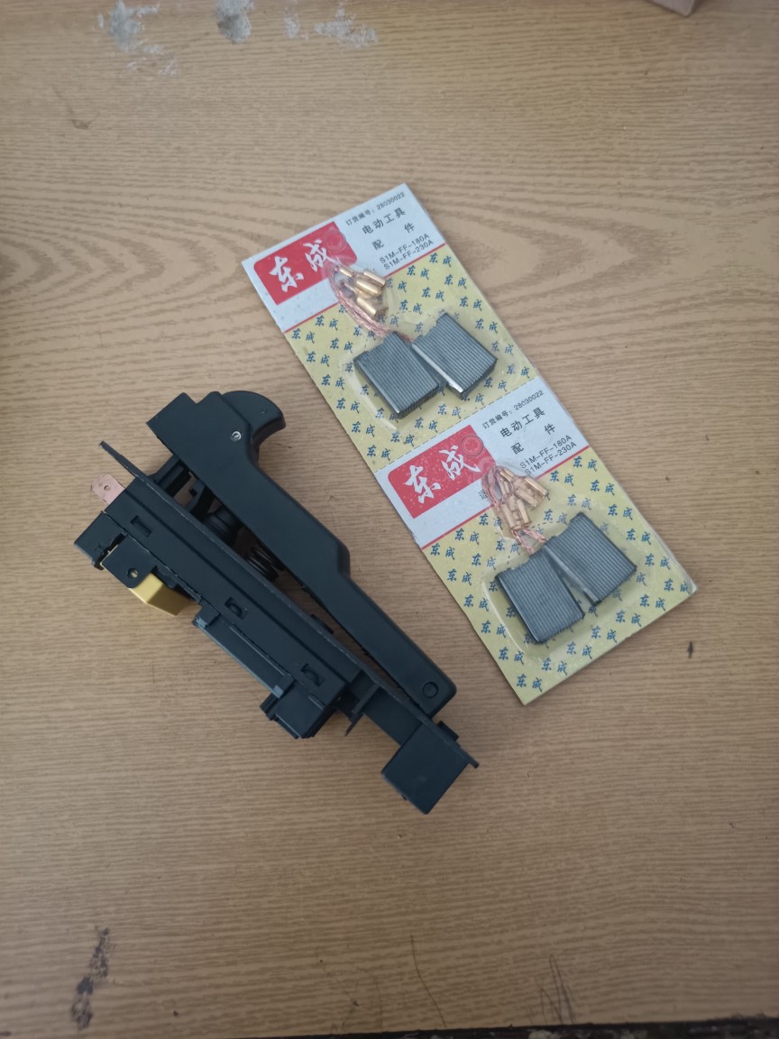 牧田180角磨机开关碳刷9067/230角向磨光机开关碳刷电动工具配件