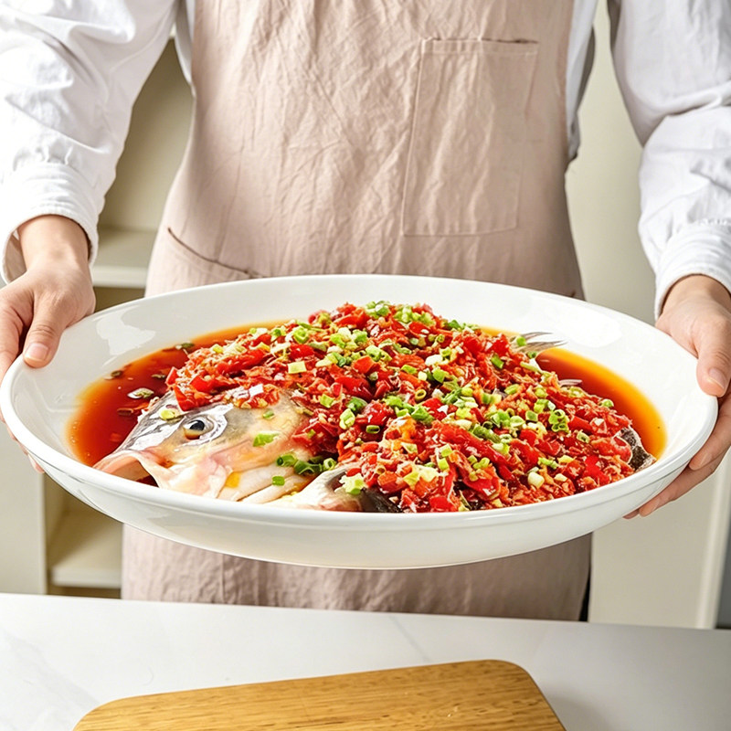 Рыбья голова с нарезанным перцем, большая тарелка с курицей, специальная тарелка с рыбой, приготовленной на пару, домашняя глубокая тарелка, керамическая тарелка, новая очень большая тарелка