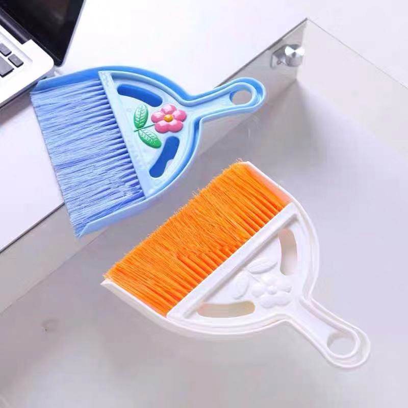 Small sweep of the suit special sweeping stool dustpan sweep pet fur pet cleaning supplies dragon cat bunny hamster sweep.