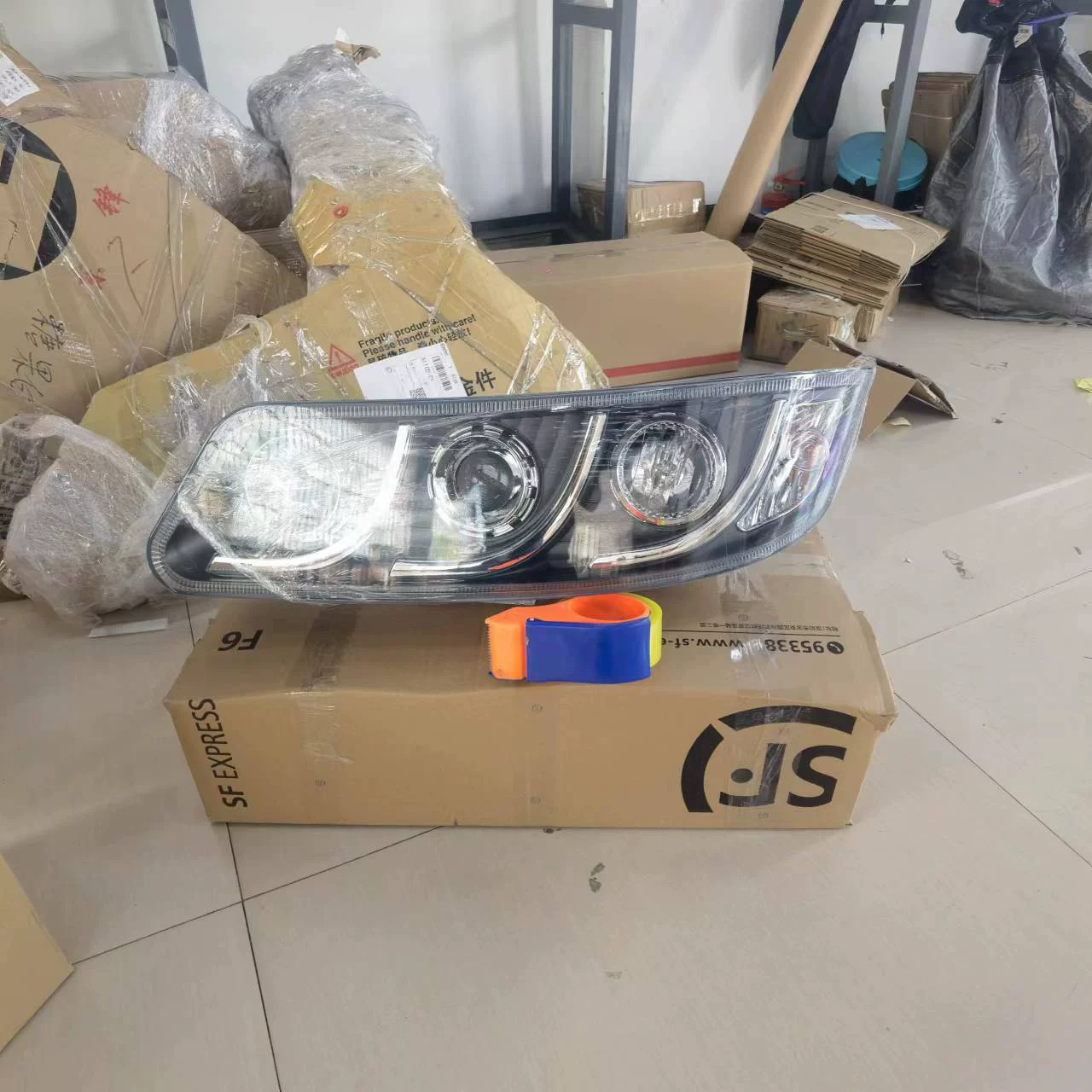 Оригинальный Xiamen Золотой пассажирский автомобиль Diplim перед Снежной лисой Модель XML6087 6857 6957 6997 Аксессуары