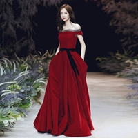 Бордовый, длинный, открытые плечи