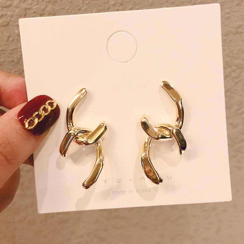 Design sense earrings Korean earrings female special niche simple temperament earrings 2021 new trendy metal earrings