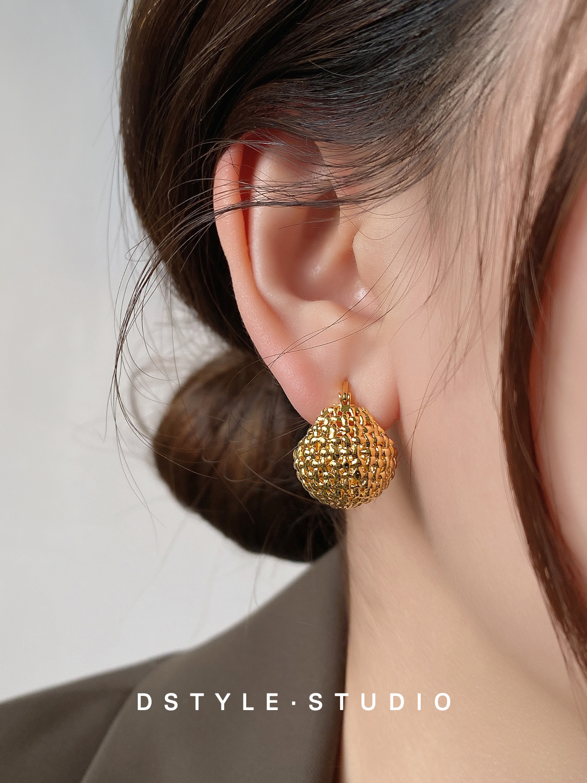 Metal ball earrings 2022 new trendy high-end earrings summer Korean temperament light luxury Dongdaemun earrings