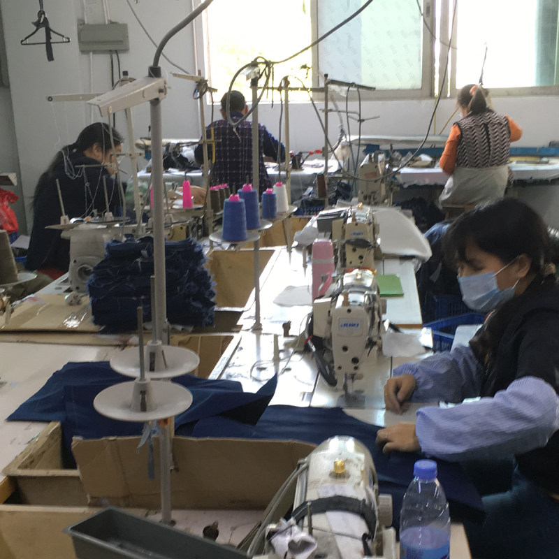 Guangdong Shenzhen Guangzhou clothing tailoring shop entity to modify clothes big change small leather grass to pull up fur coat