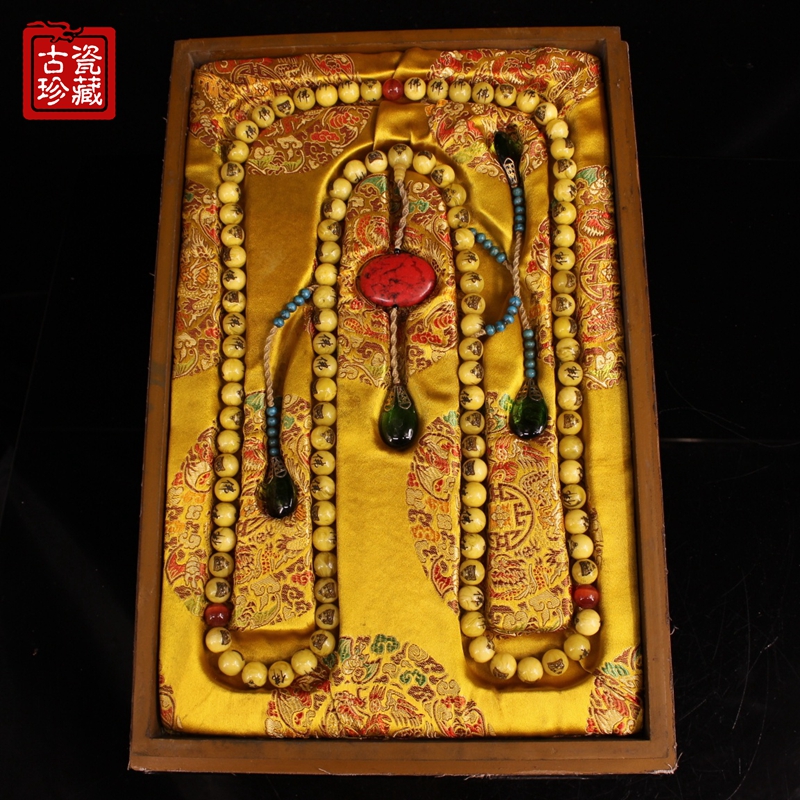 Antique miscellaneous collection Beeswax carving Buddha character Chaozhu one pair with old lacquer box 108 Buddha beads rosary pendant