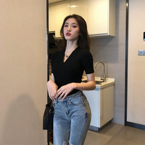 Black deep V-neck short sleeve T-shirt female 2021 new design sense niche hot girl slim tight top summer tide