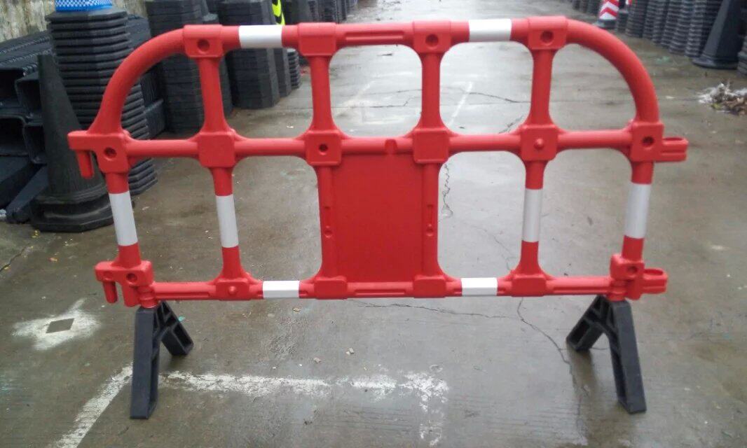 Plastic Guardrails Iron Horse Red White Glue Horse Guardrails Iron Horse Guardrails Road Guardrail Road Isolates-Taobao