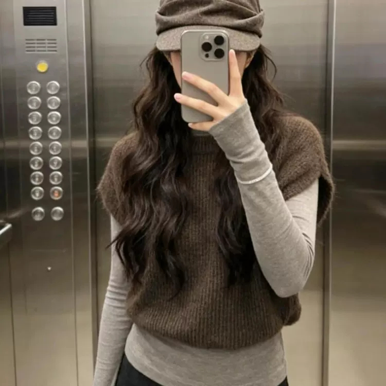 Old Money Style Coffee-Colored Round-Neck Knitted Vest for Women, New Autumn and Winter Sleeveless Sweater Vest Top