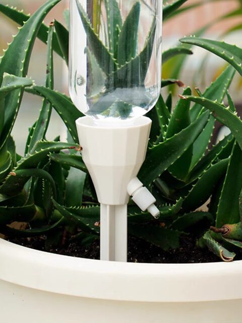 Automatic Flower Watering Device, Drip Irrigation Device, Automatic Watering for Travel, Lazy Person's Home Flower Pot Drip Irrigation Device, Water Seepage Device