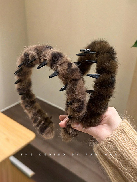 Plush Leopard Print Headband for Women, Face Washing High Cranial Headband, High-End Fluffy 2024 New Autumn and Winter Hairpin Headwear