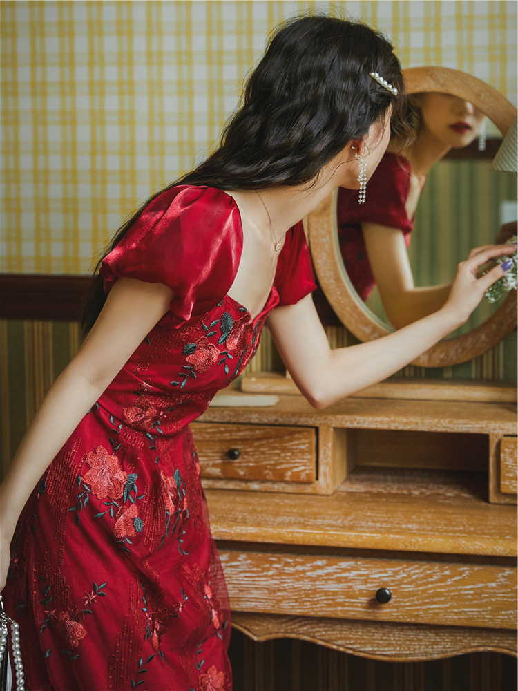 Red dress women's 2022 summer new waist slim temperament square collar bubble sleeve fairy skirt long version super fairy