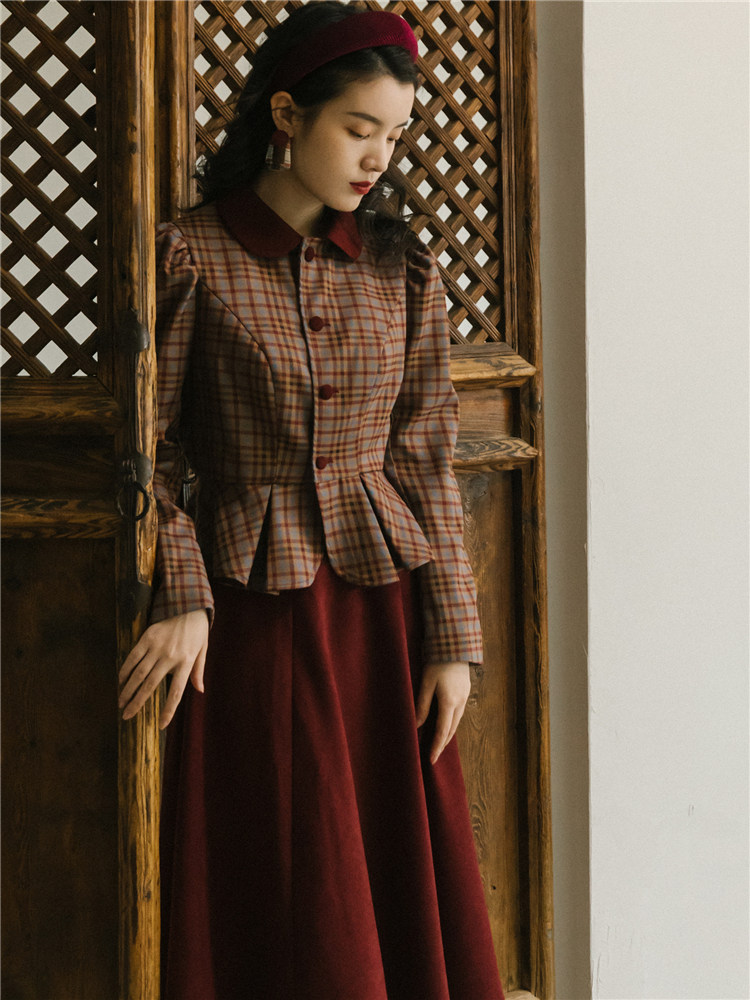 Red little balsamic wind suit autumn winter 2021 new name Yuanyuan Temperament Fried Street Fashion Suit Suit Skirt two sets