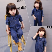 Phiên bản Hàn Quốc của mùa xuân và mùa thu trẻ em dụng cụ jumpsuit 1-2 tuổi Quần áo trẻ em nữ denim quần yếm