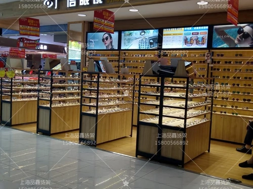 Очки, стенд на солнечной энергии