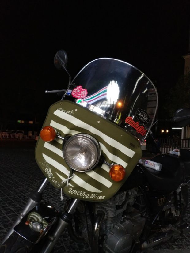 18 inch Xu Feng chống kính vạn năng dính vua SR400 Xe máy Harley sửa đổi kính chắn gió phía trước Nhật Bản sửa đổi retro - Kính chắn gió trước xe gắn máy kính chắn gió xe moto