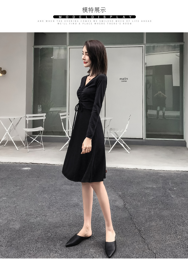 Tim máy váy thiết kế cảm giác mùa thu 2018 mới dài tay áo một từ V-Cổ eo slim tình yêu đầu tiên váy váy cổ điển đầm xòe tuổi trung niên