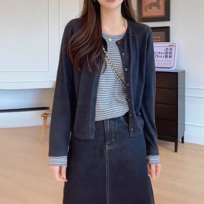 Fake Two-Piece Striped Knit Cardigan for Women, Long-Sleeved, Autumn 2026 New Style, Slimming Design, Age-Reducing Base Shirt Top Fake Two-Piece Striped Knit Cardigan for Women, Long-Sleeved, Autumn 2026 New Style, Slimming Design, Age-Reducing Base Shirt Top