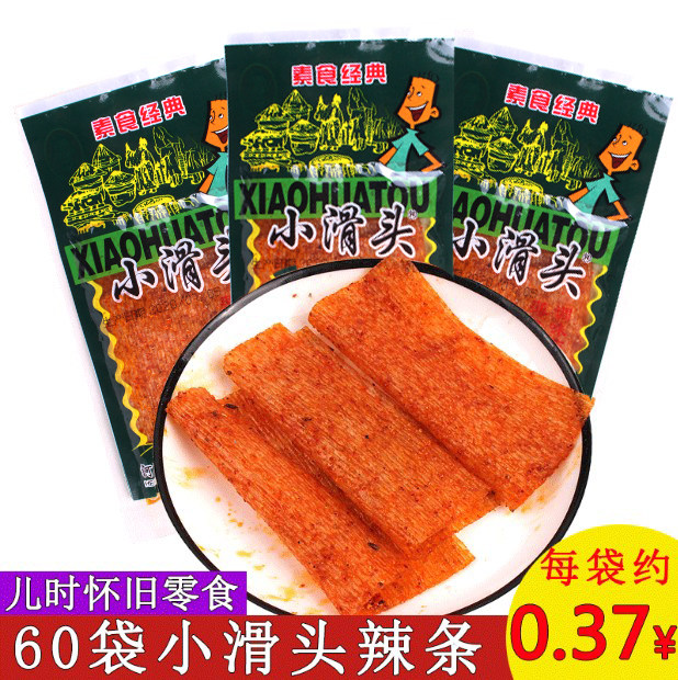 Casual food with nostalgic snack snack at the time of the small slimy spicy strips of spicy beans with a large spicy slice 8090