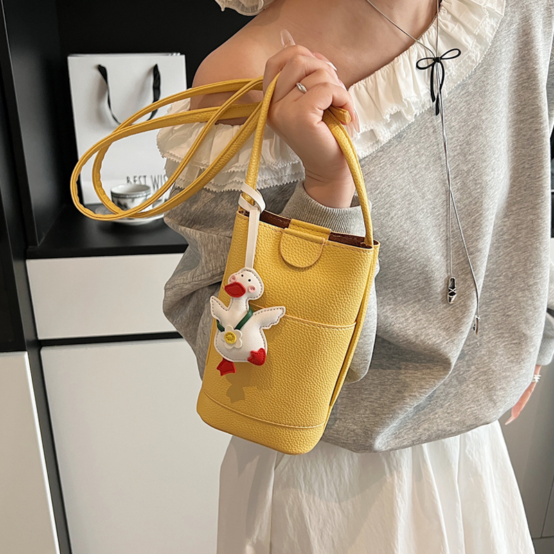 High-End Stylish Small Bag for Women, 2026 New Summer Versatile Crossbody Bag, Compact and Lightweight Walking Phone Bag