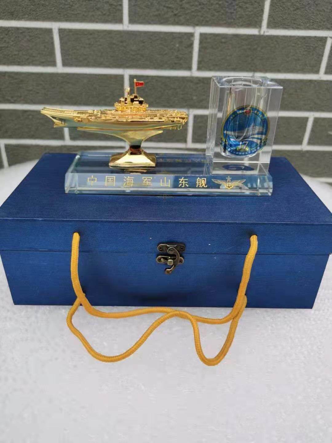Liaoning 17 ship model crystal diamond pen holder 1:2000 gold plated Liaoning Souvenir Model Pendulum