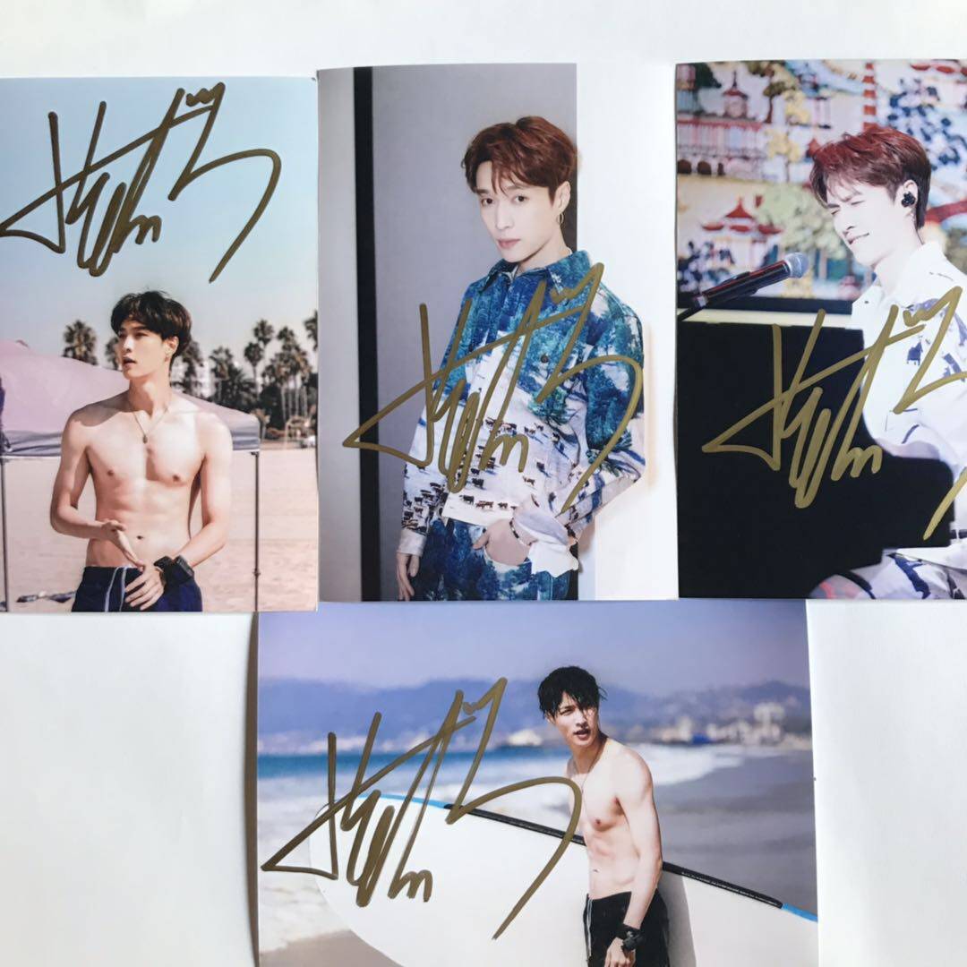 Zhang Yixing's own signature photograph of Yixing students to send girlfriends gifts Zhang Yixing surrounding spot